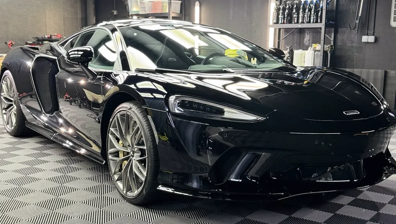 Véhicule de luxe détaillé par Le Labo d'Amad